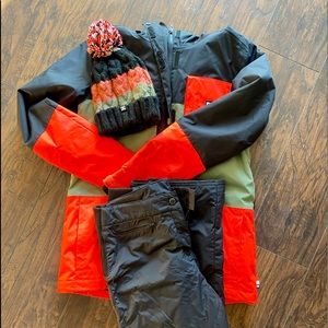 Matching Snow pants, Jacket and hat!